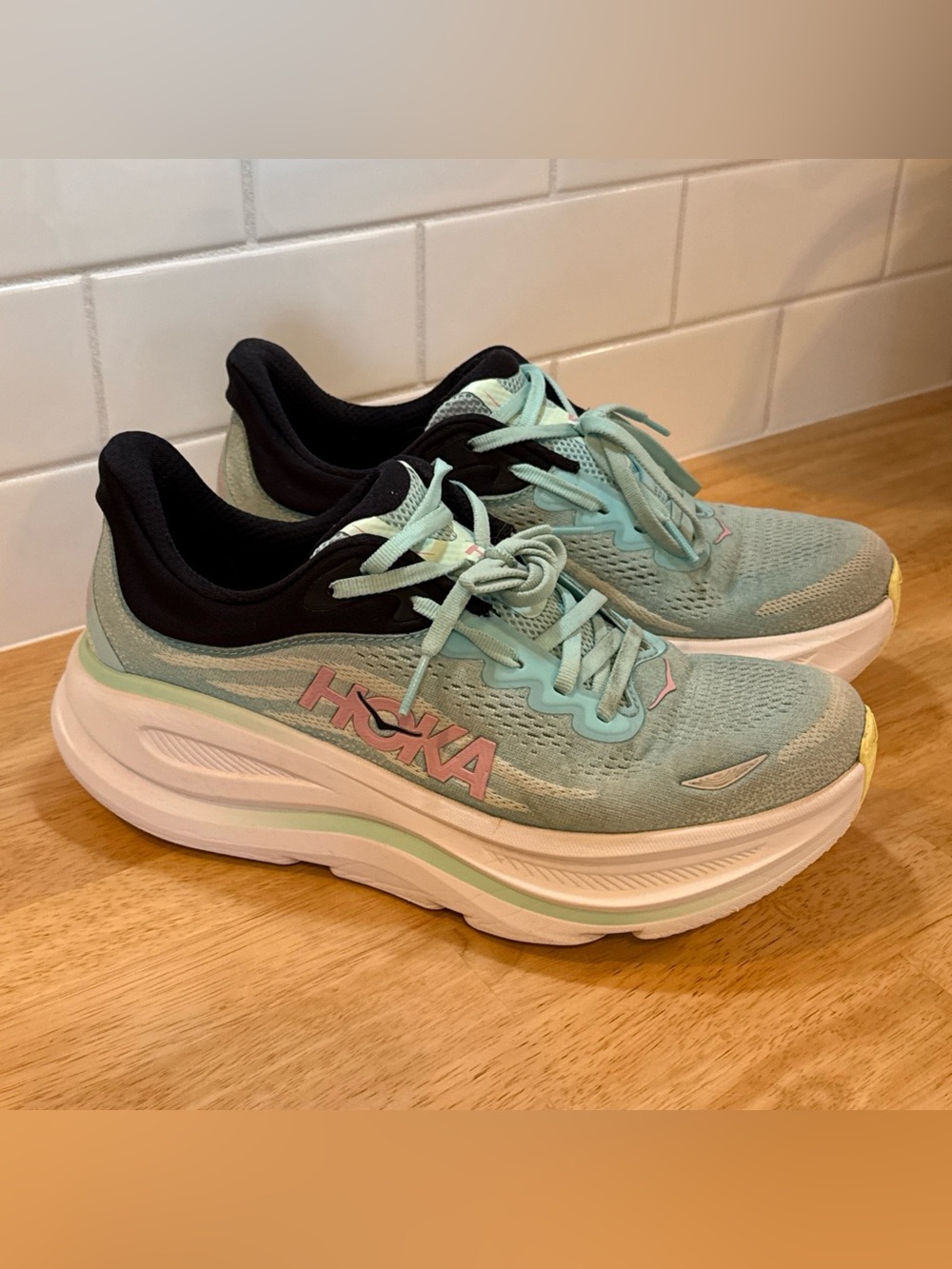 Hoka Bondi 9 Running Shoes. Women’s Size 9B Color Blue Spark Mint Fluorite